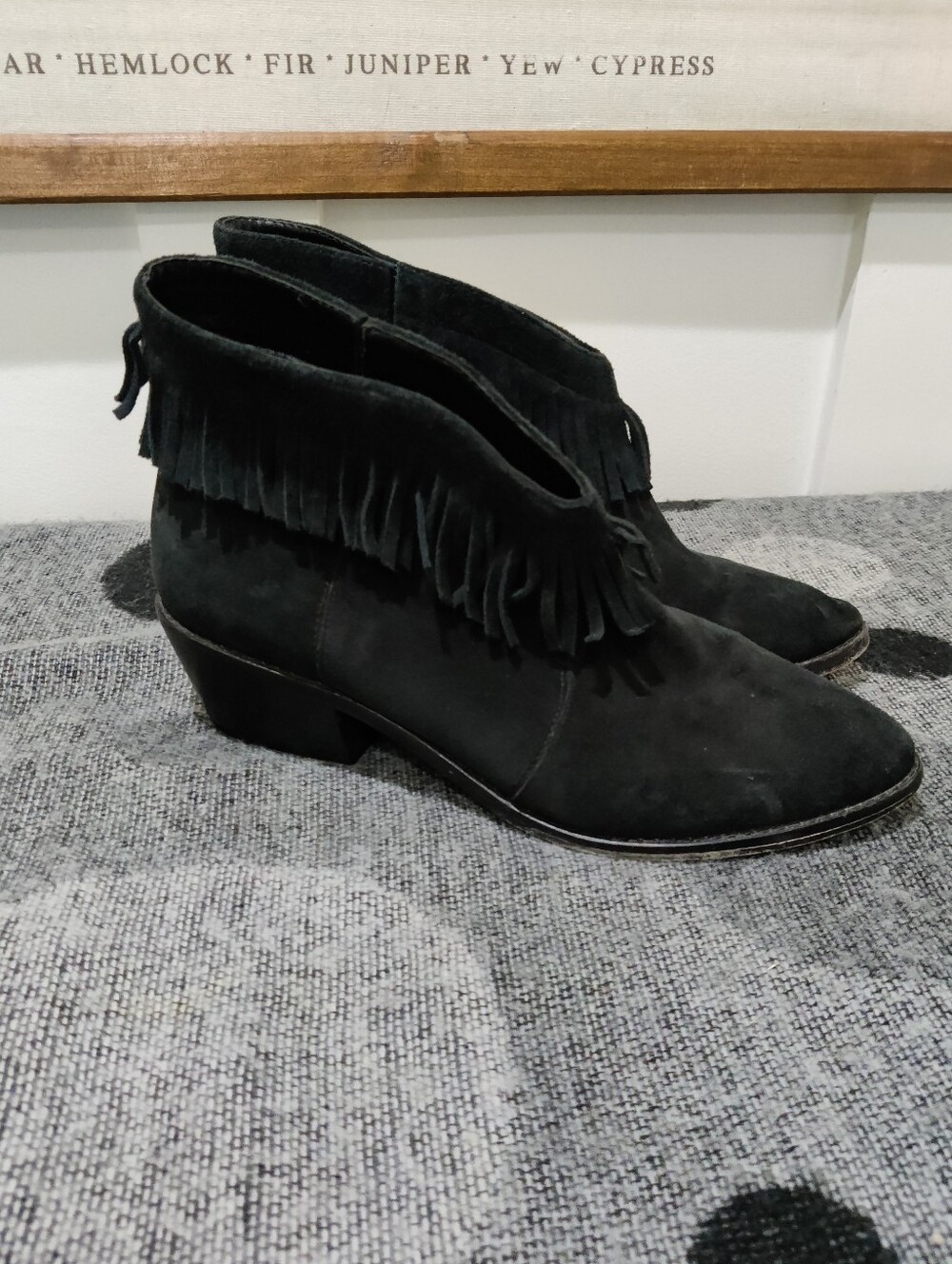 JOIE Black Suede Fringe Western Ankle Booties Almond Toe Cuban Heel 39.5 / 9.5